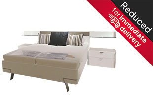 Hulsta Fenna Bedframe with Bedside Chests detail page